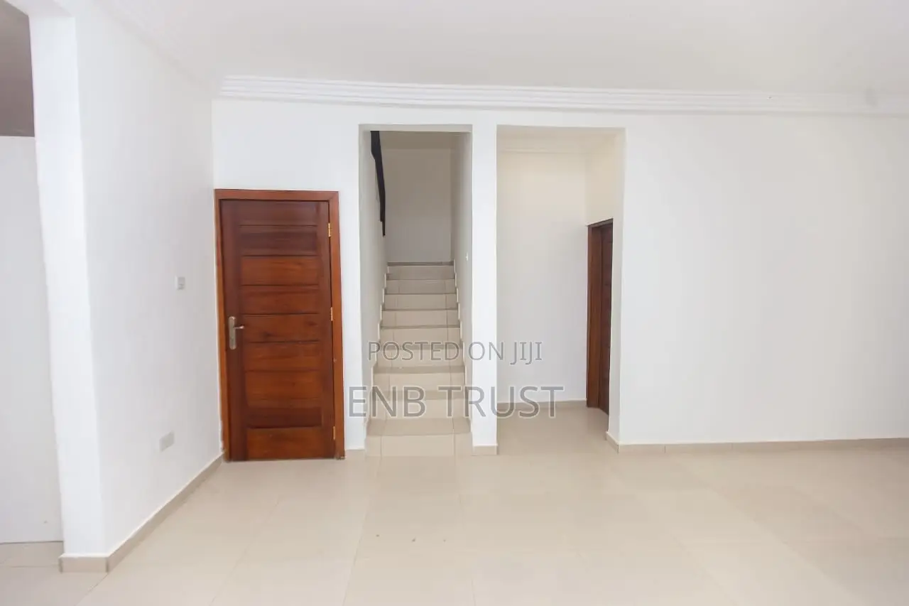 3bdrm Duplex in Oyarifa, Pentecost for sale