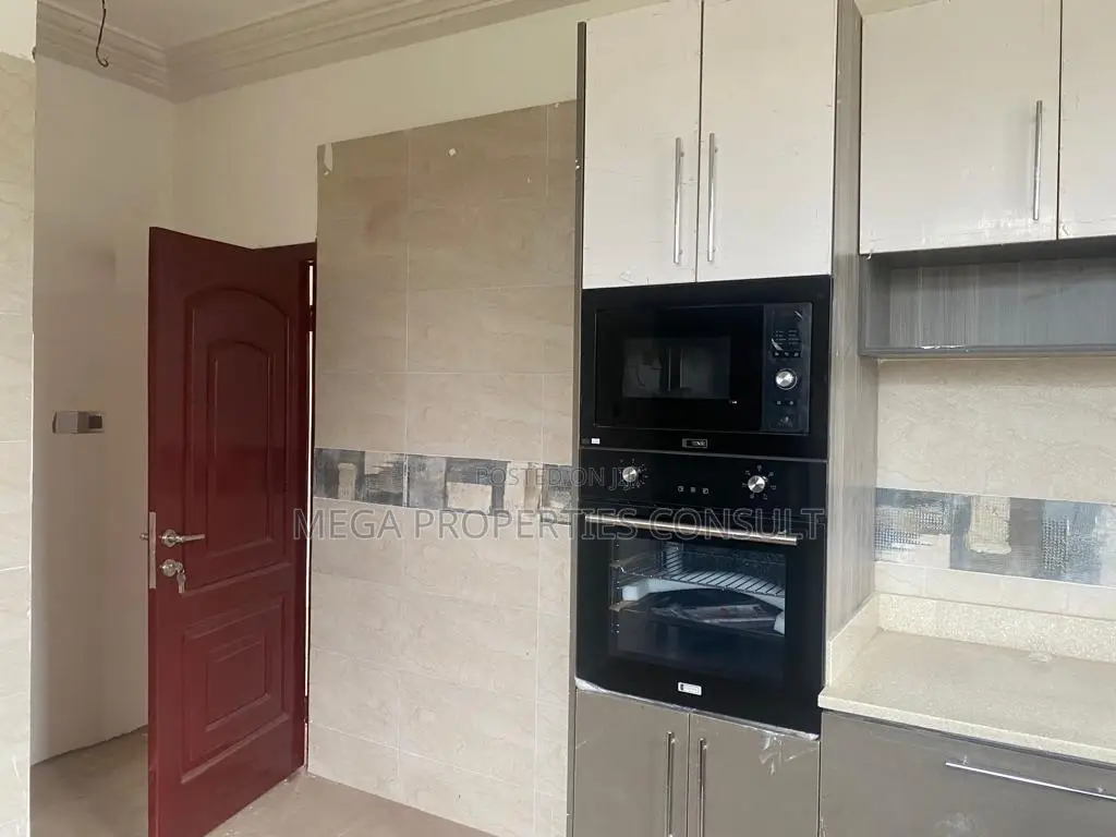 4bdrm Townhouse/Terrace in West Legon for sale