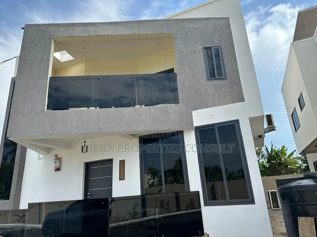 4bdrm Townhouse/Terrace in West Legon for sale