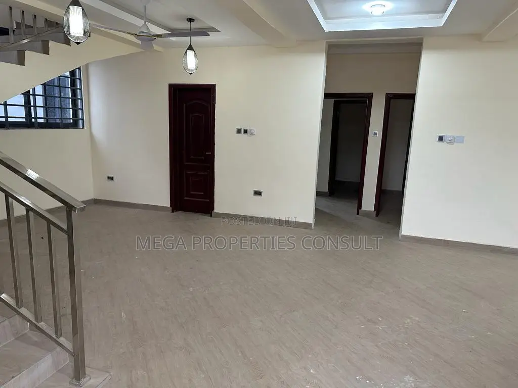 4bdrm Townhouse/Terrace in West Legon for sale
