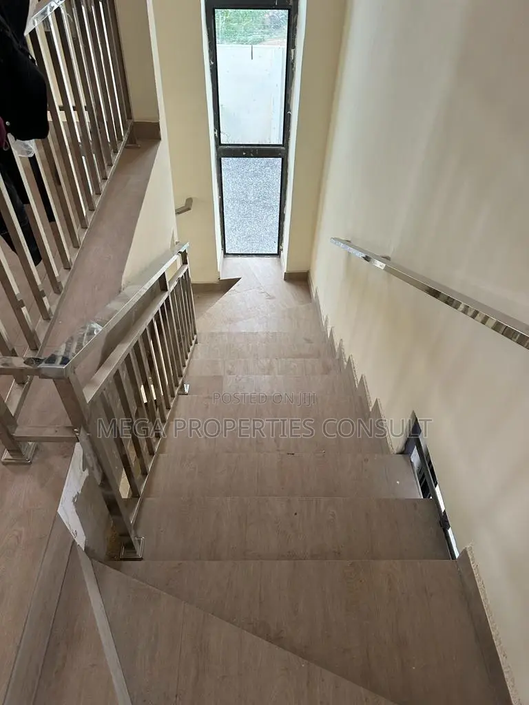 4bdrm Townhouse/Terrace in West Legon for sale