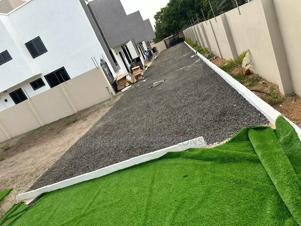 4bdrm Townhouse/Terrace in West Legon for sale