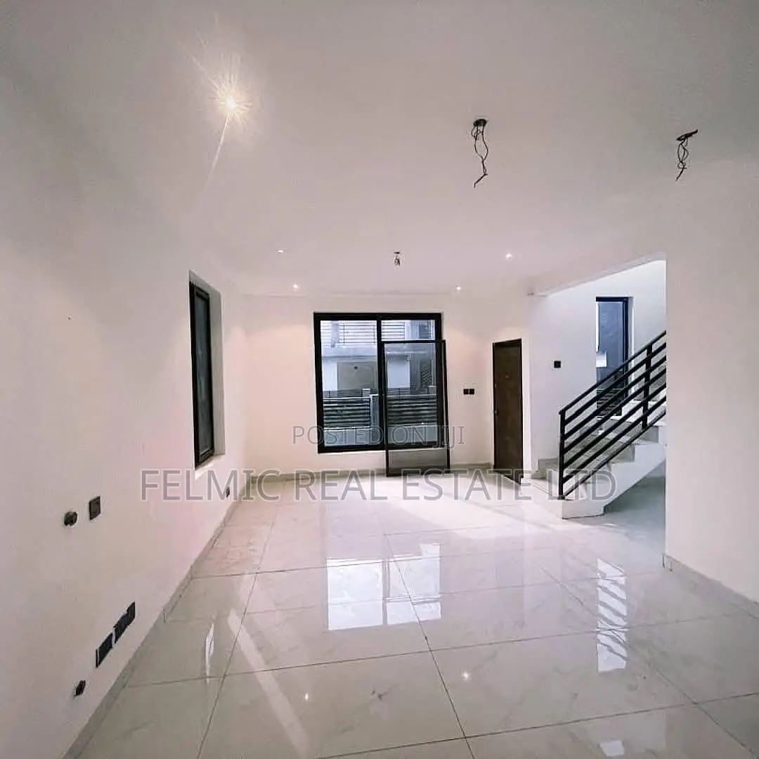 4bdrm House in Felix Real Estate, Asore Junction for sale