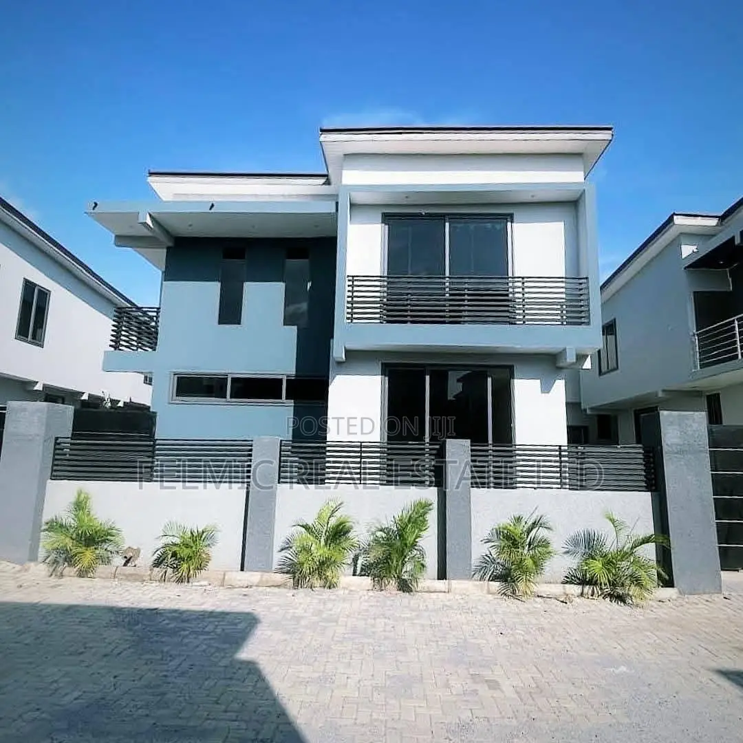 4bdrm House in Felix Real Estate, Asore Junction for sale
