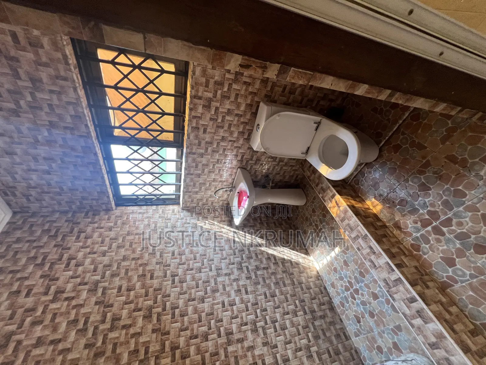 3bdrm Apartment in Mr Justice Estate, Bortiano for rent