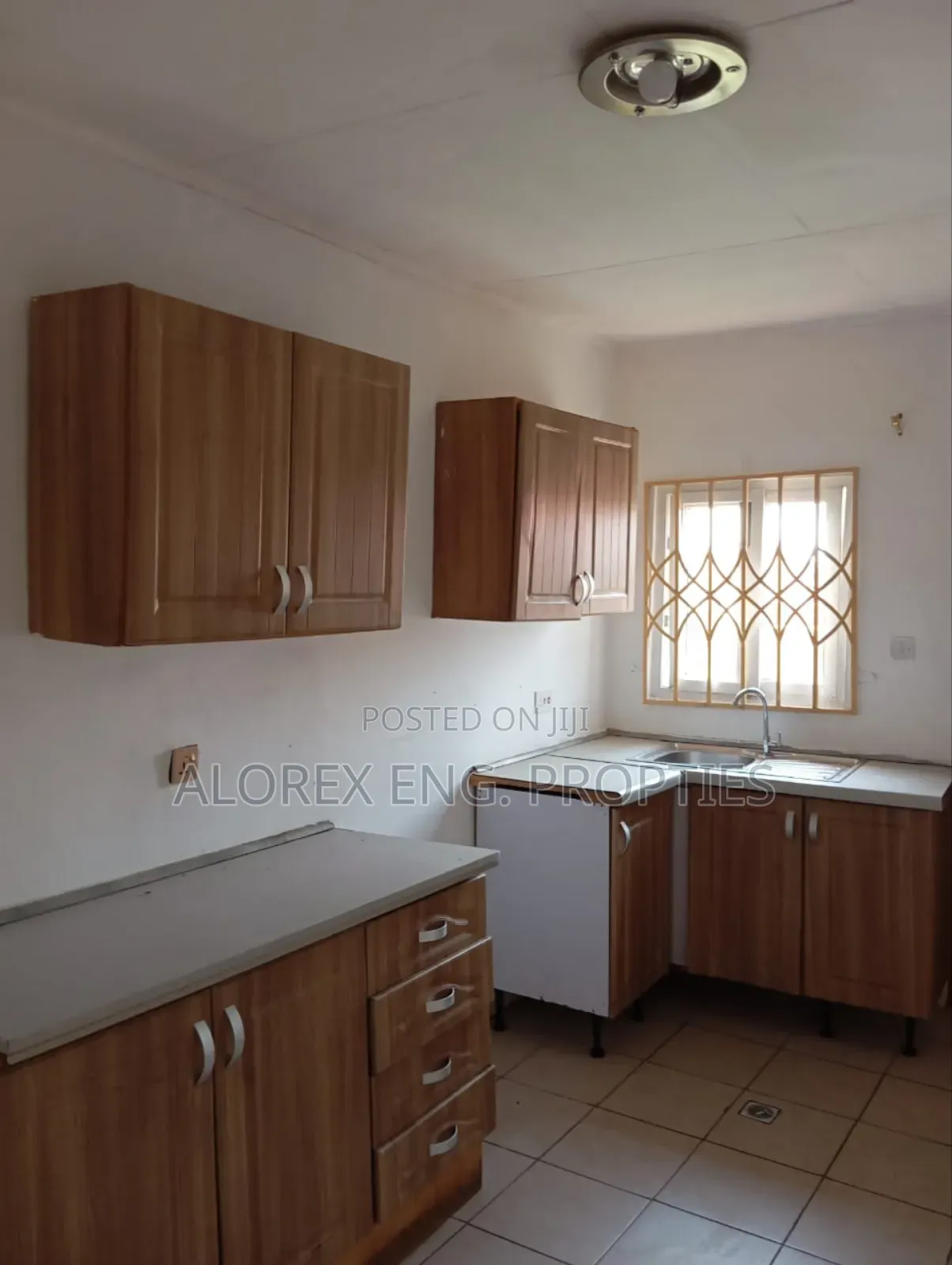 3bdrm House in Amanfro, Adenta for rent
