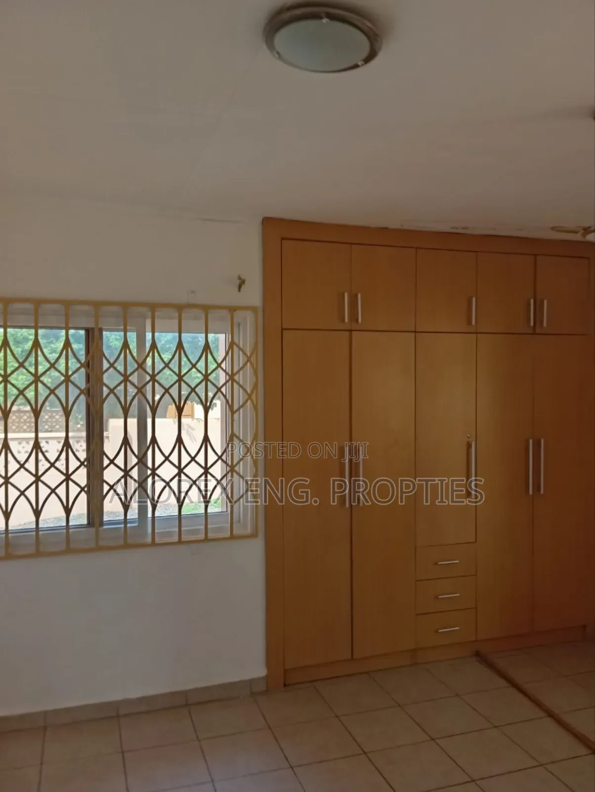 3bdrm House in Amanfro, Adenta for rent