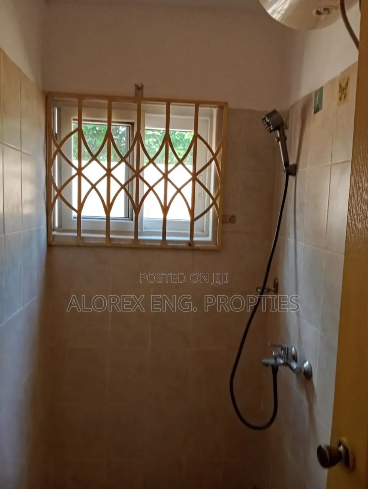 3bdrm House in Amanfro, Adenta for rent