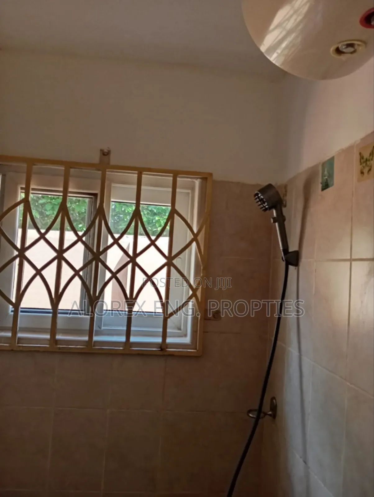 3bdrm House in Amanfro, Adenta for rent