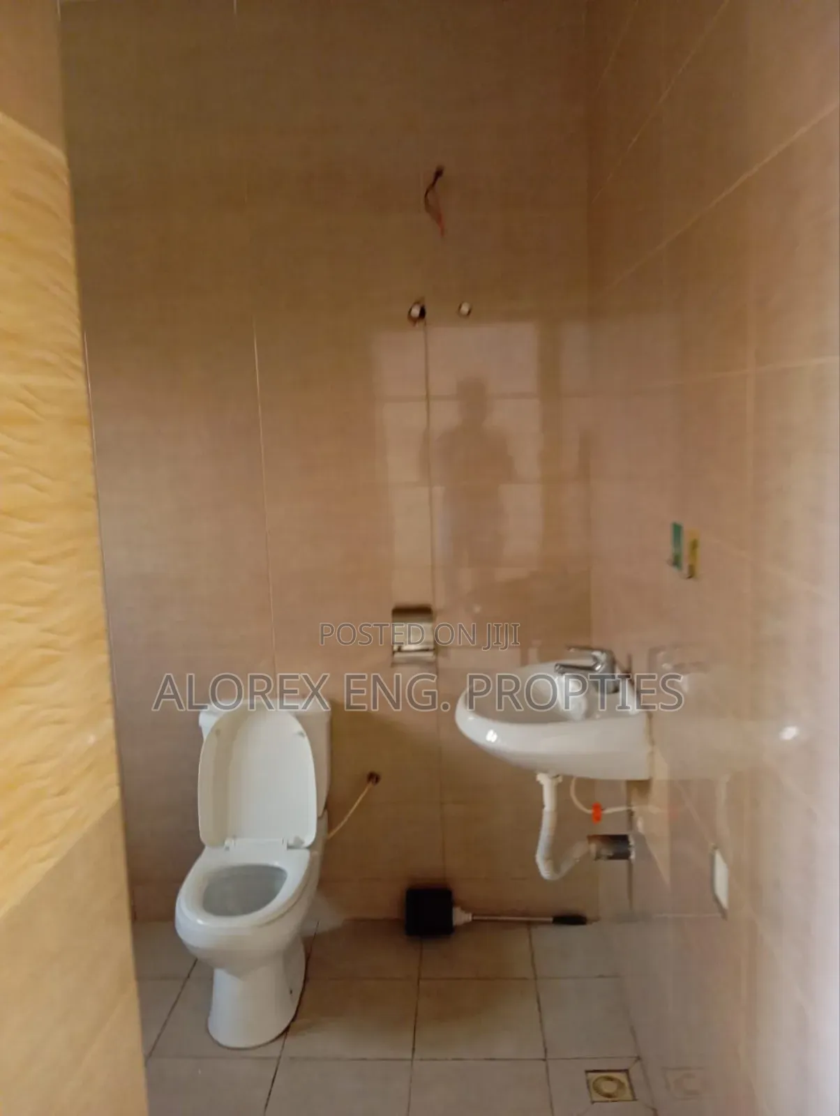 3bdrm House in Amanfro, Adenta for rent