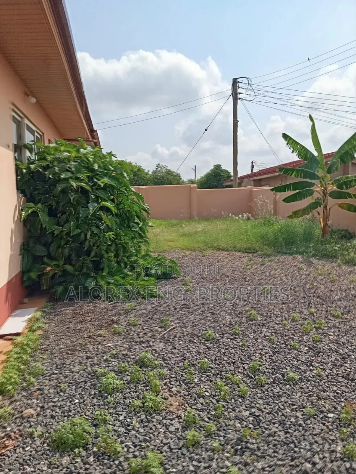3bdrm House in Amanfro, Adenta for rent