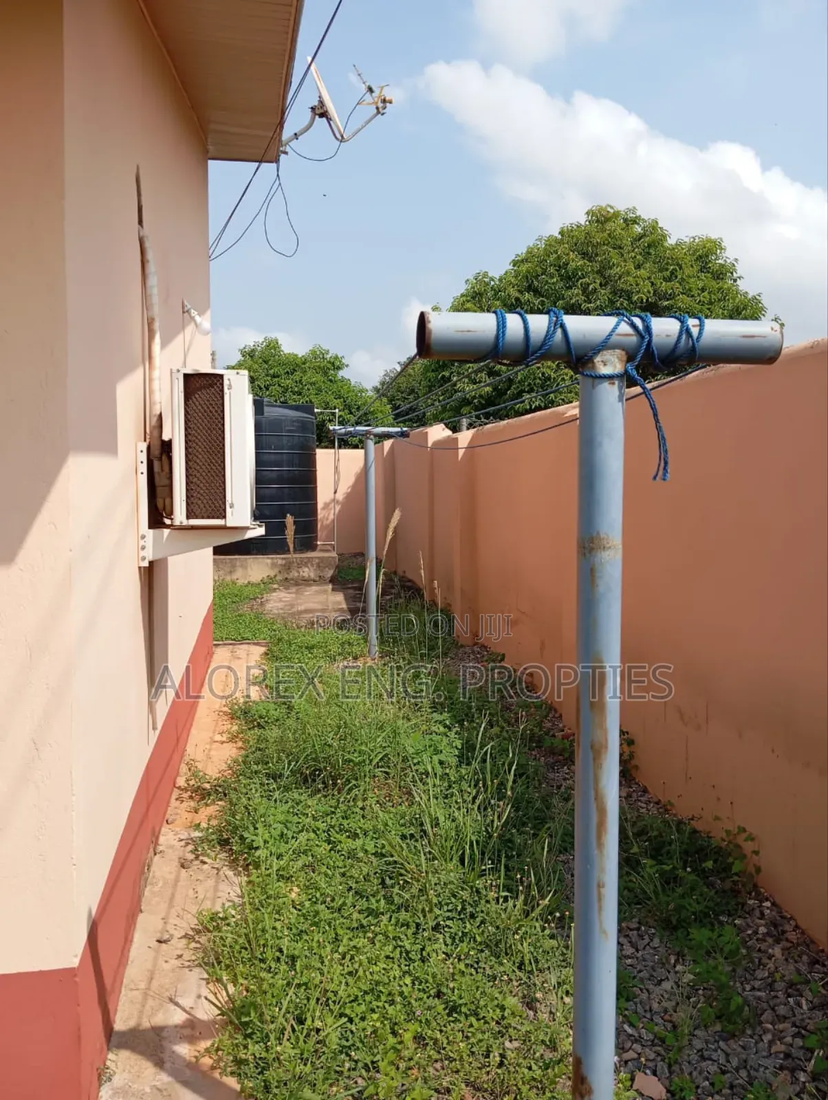 3bdrm House in Amanfro, Adenta for rent