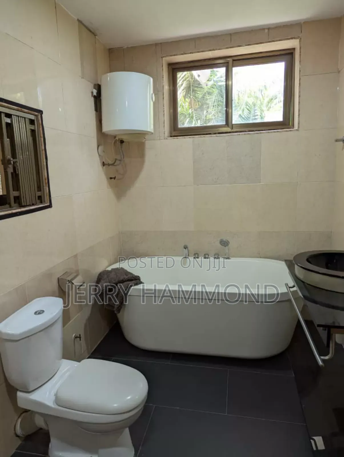 9bdrm House in Osu Oxford Street  for rent