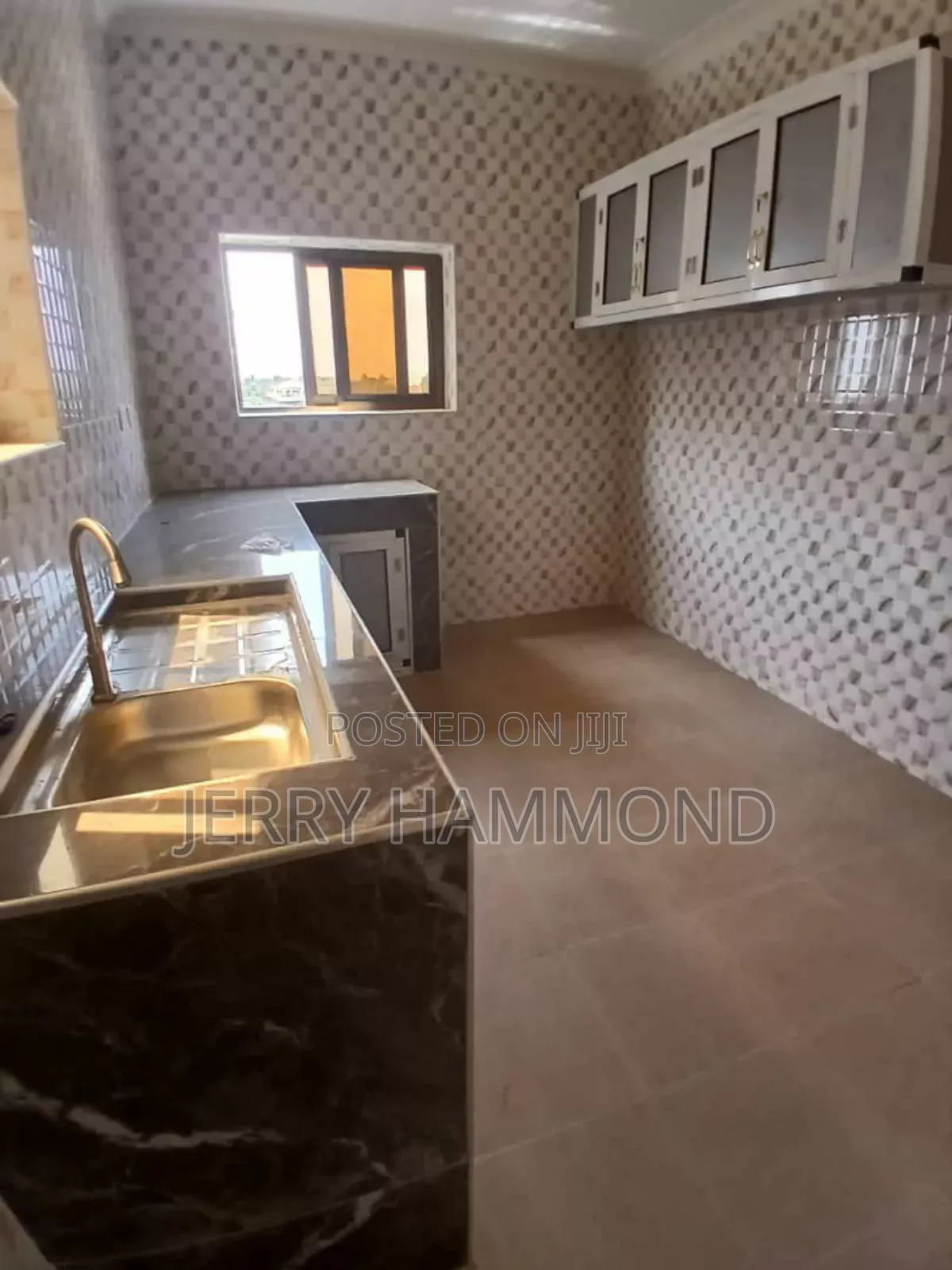 9bdrm House in Osu Oxford Street  for rent