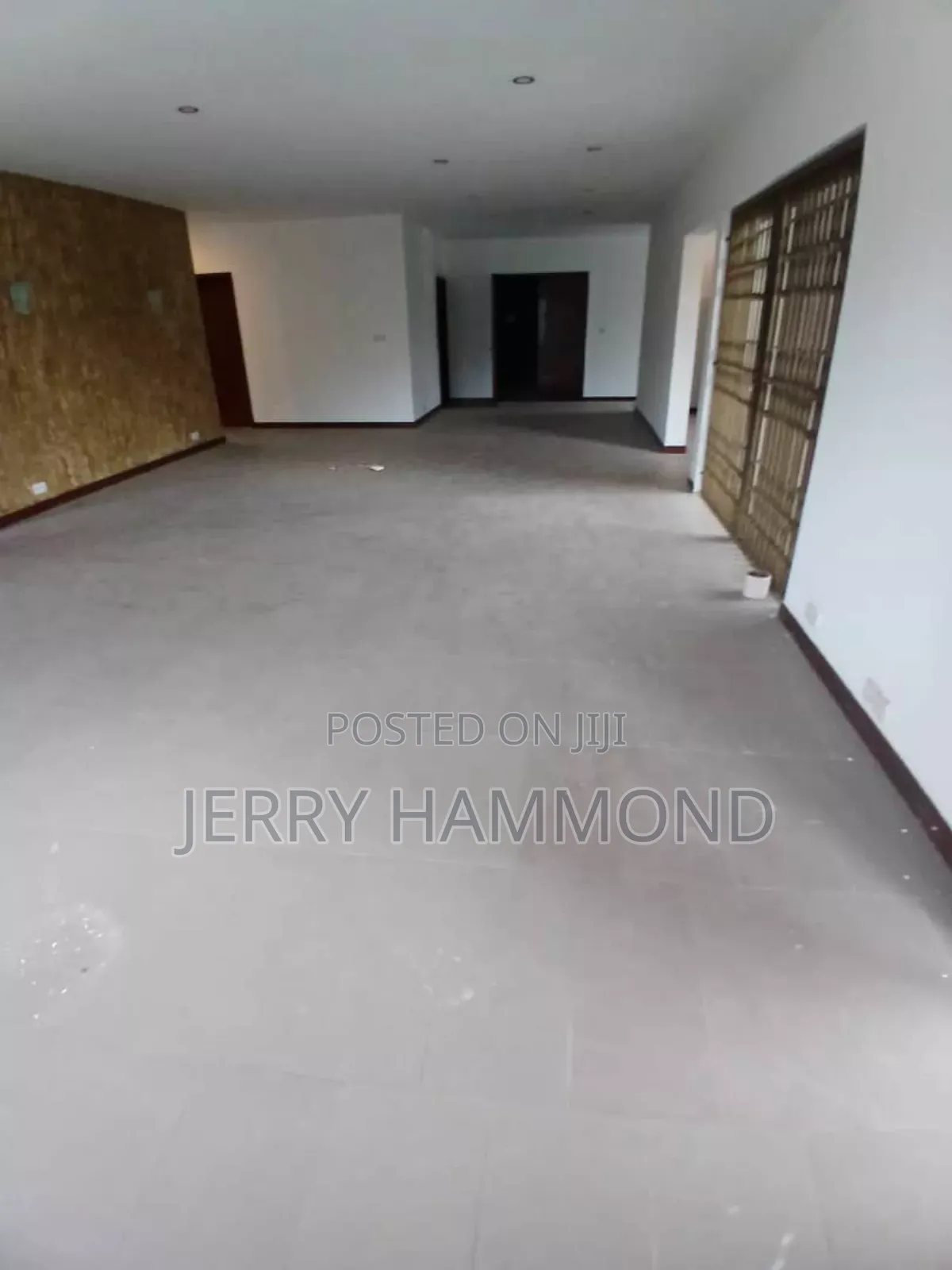 9bdrm House in Osu Oxford Street  for rent