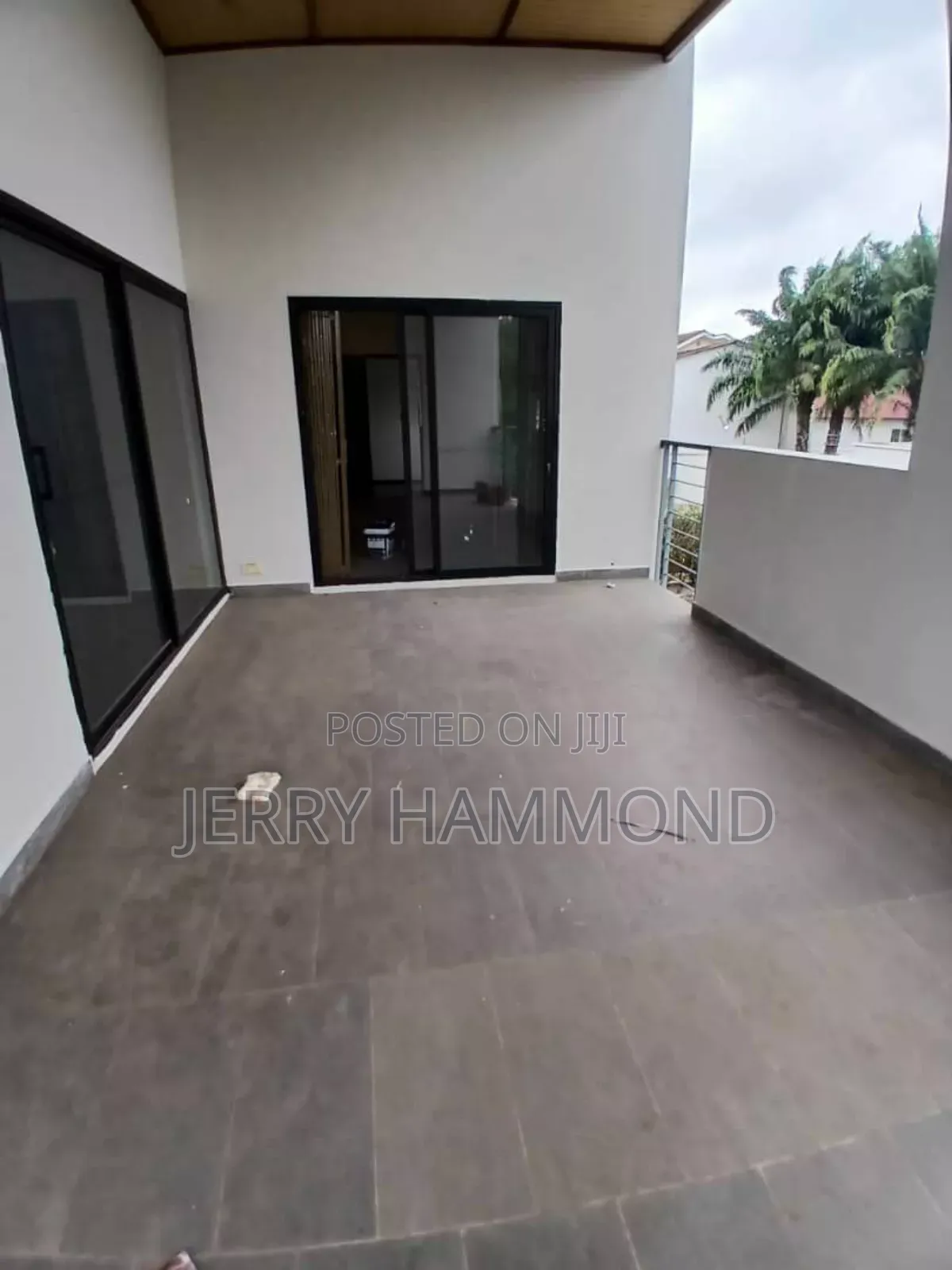 9bdrm House in Osu Oxford Street  for rent