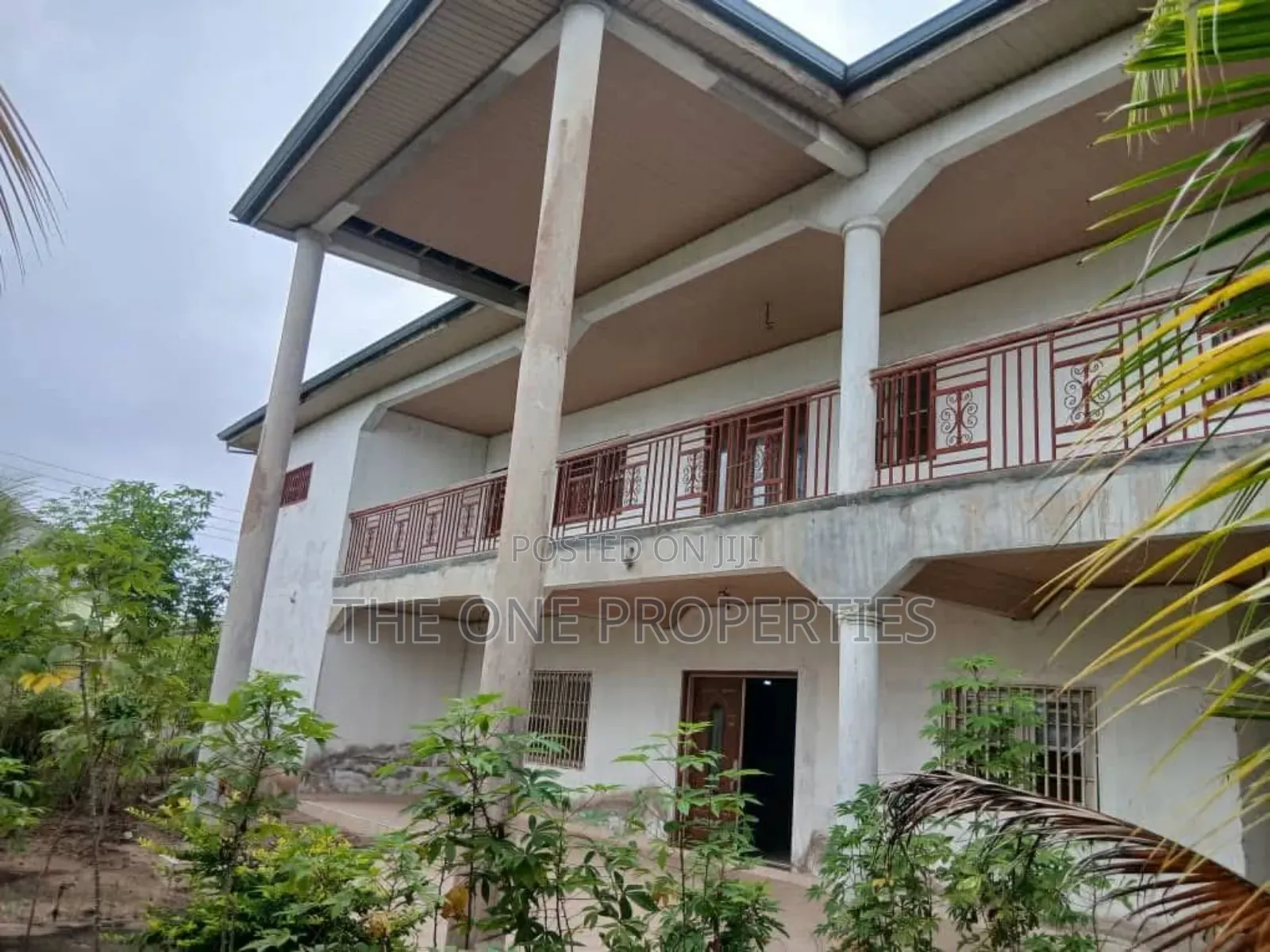7bdrm Mansion in Amasaman for sale
