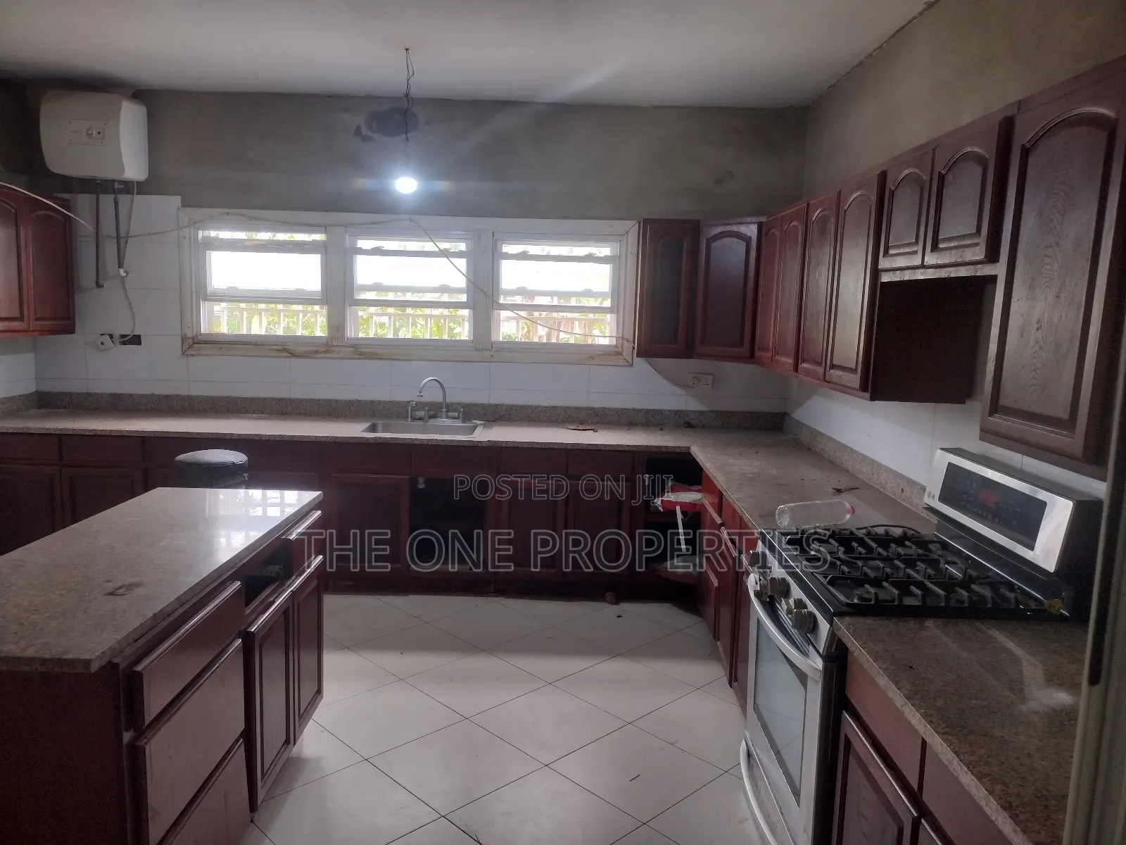7bdrm Mansion in Amasaman for sale