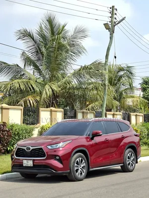 Toyota Highlander XLE AWD 2023 Red