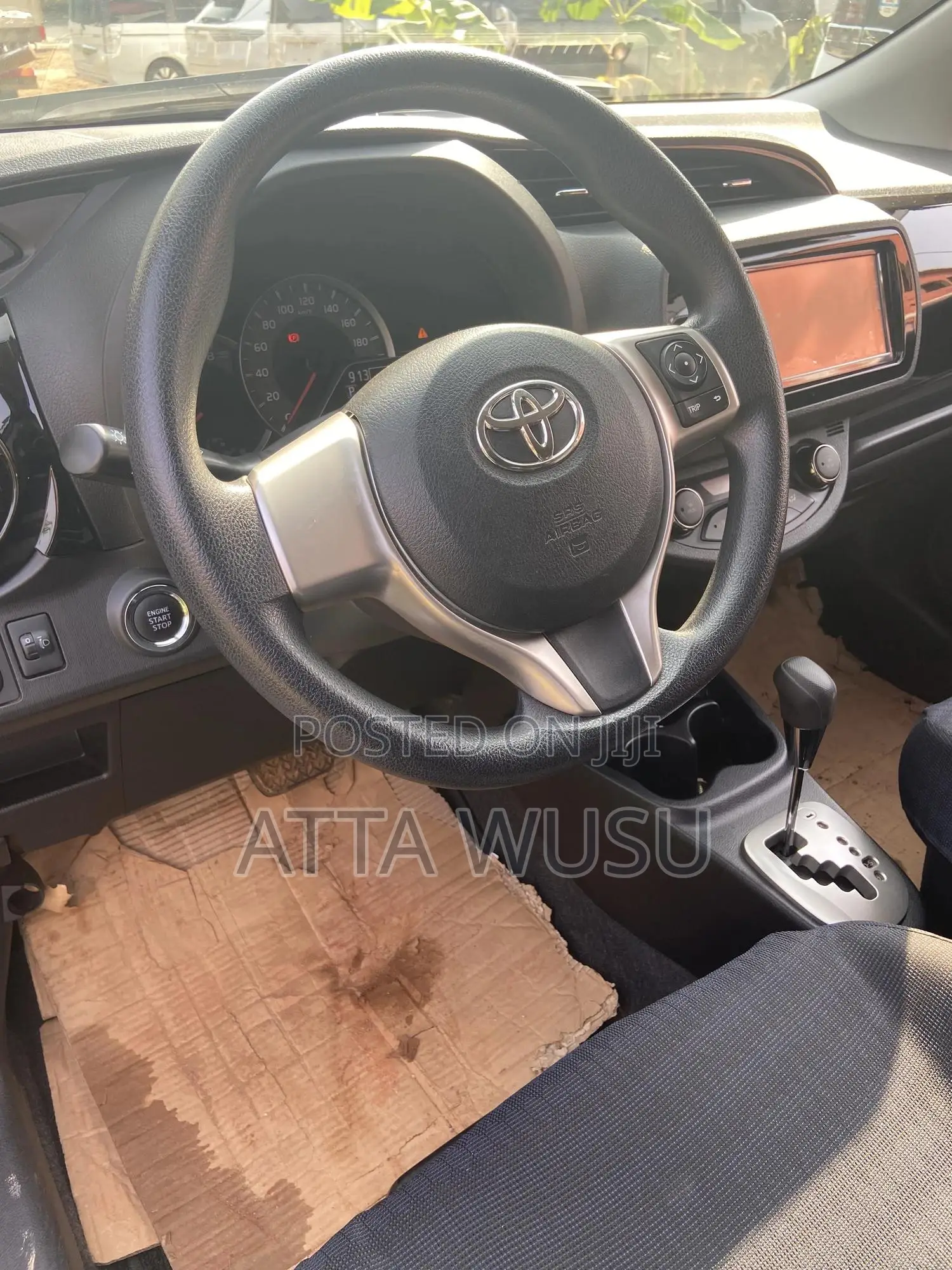 Toyota Vitz 2014 Silver