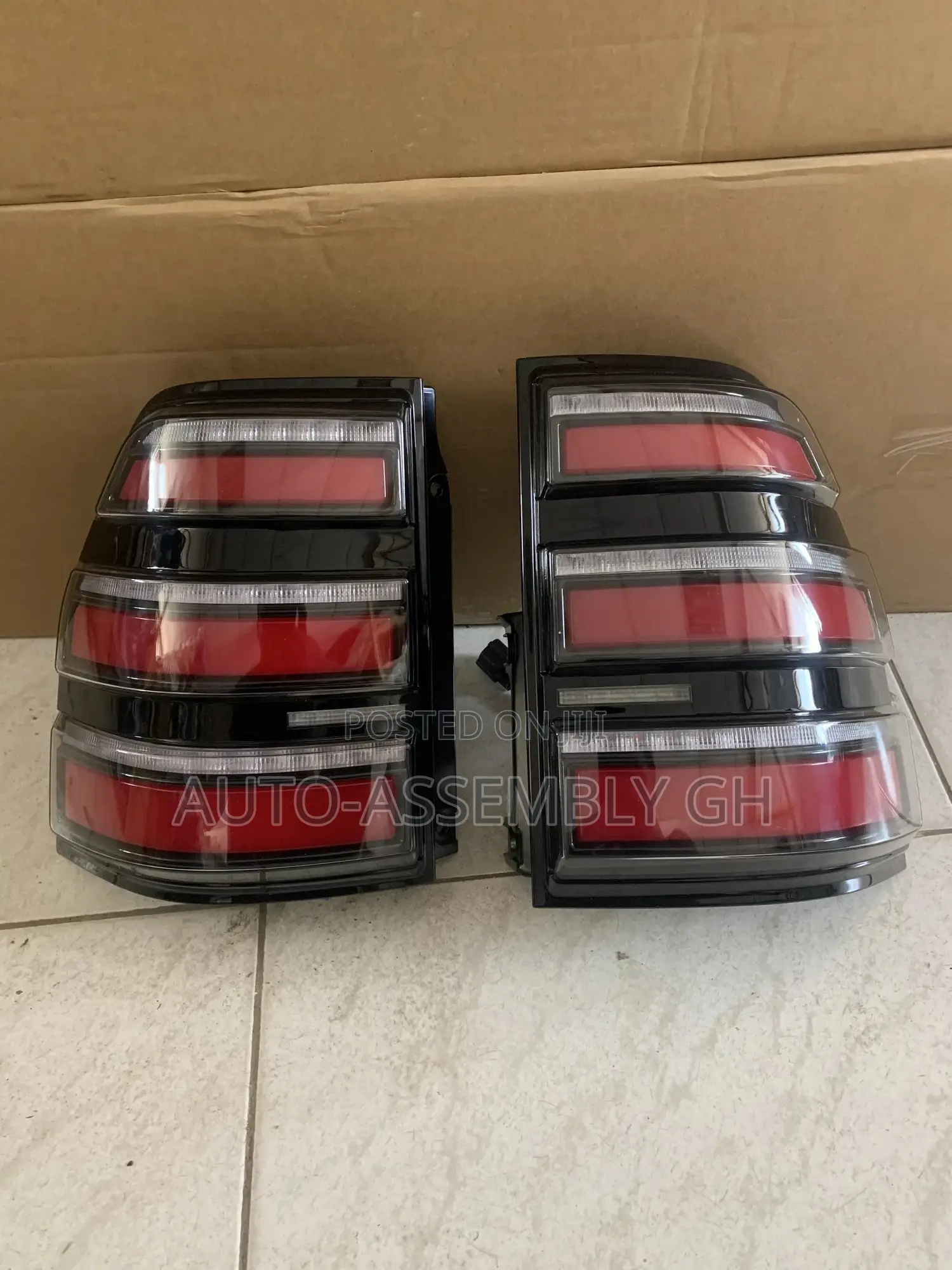 Mitsubishi Pajero Tail Light Pair