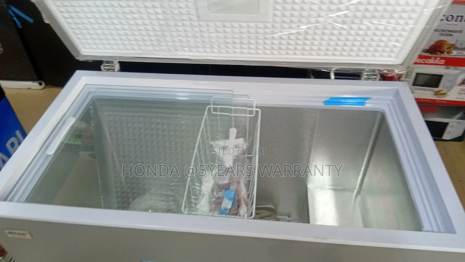 *Heavy Cooling Mitsui 282l Deep Freezer.