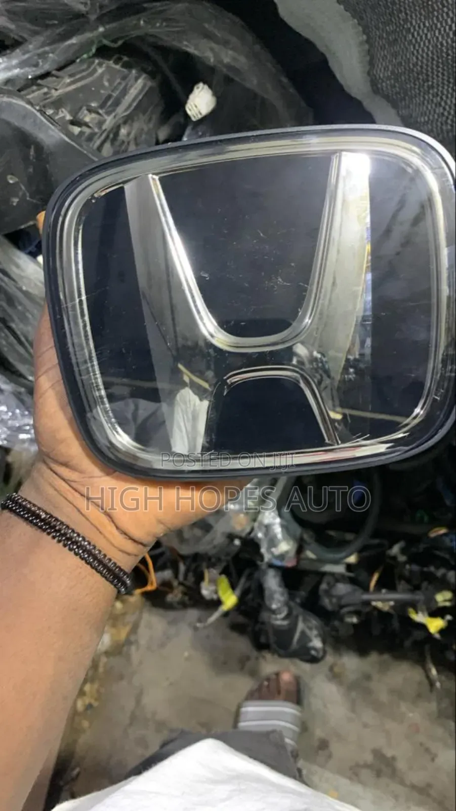 Honda CRV 2022-2025 Front Emblem/Crown.