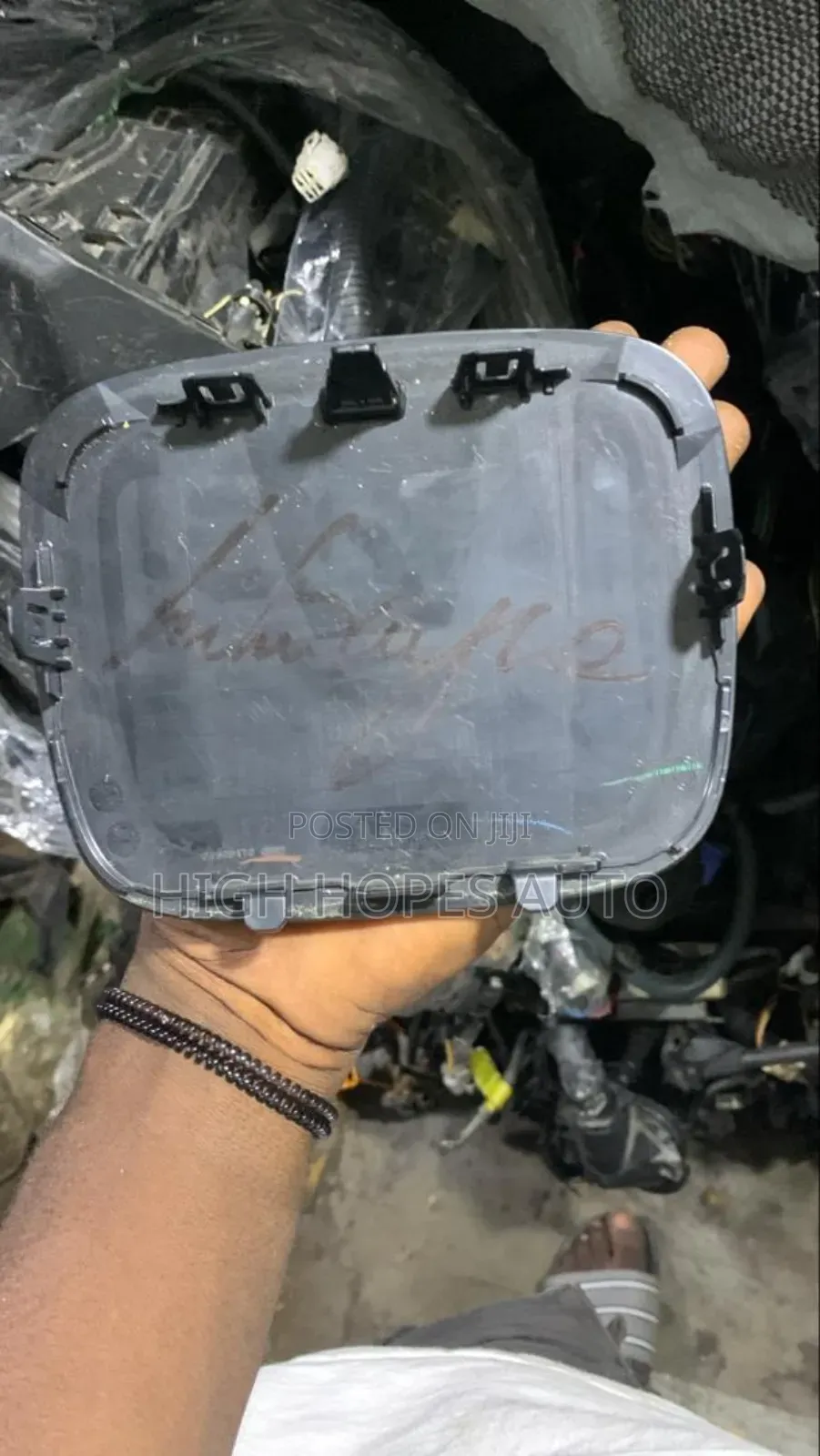 Honda CRV 2022-2025 Front Emblem/Crown.