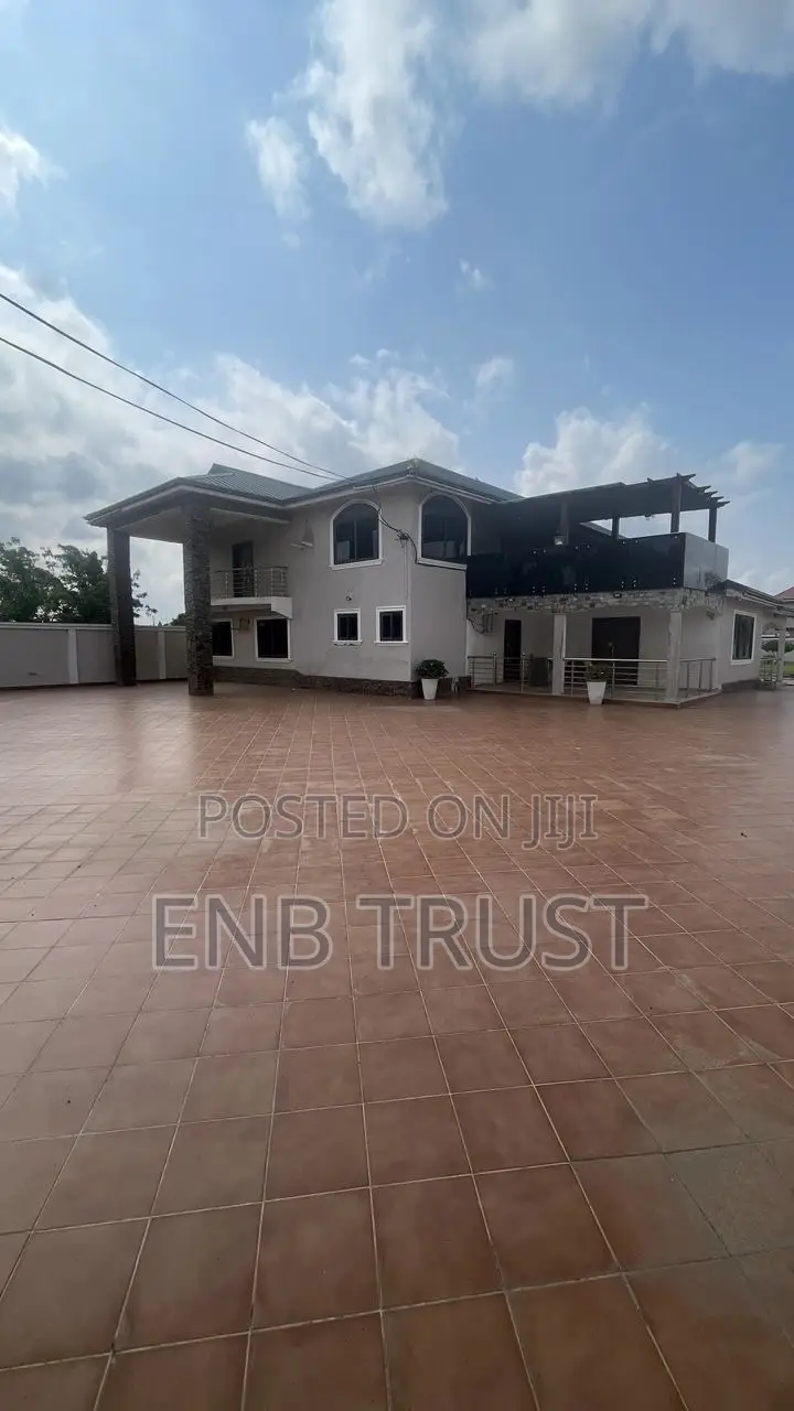 5bdrm Mansion in Amasaman Kasoa Road for sale