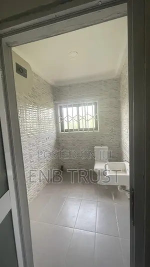 5bdrm Mansion in Amasaman Kasoa Road for sale