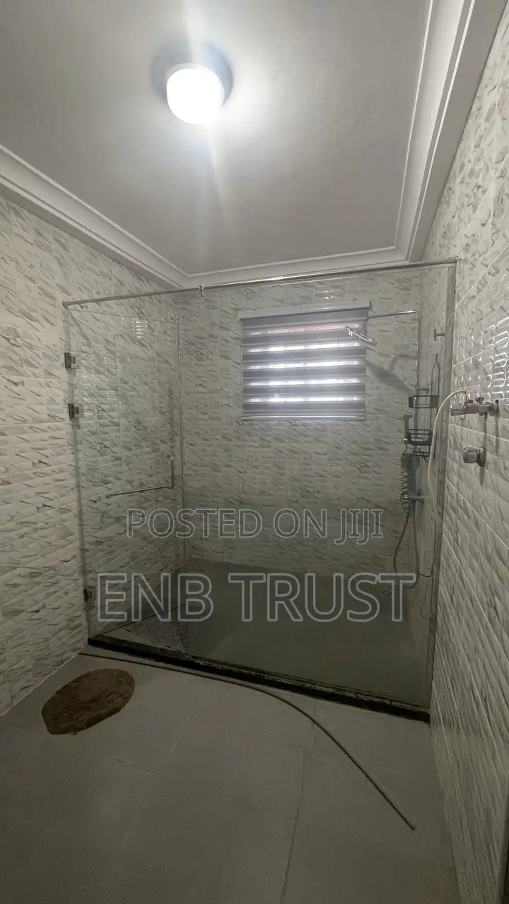 5bdrm Mansion in Amasaman Kasoa Road for sale