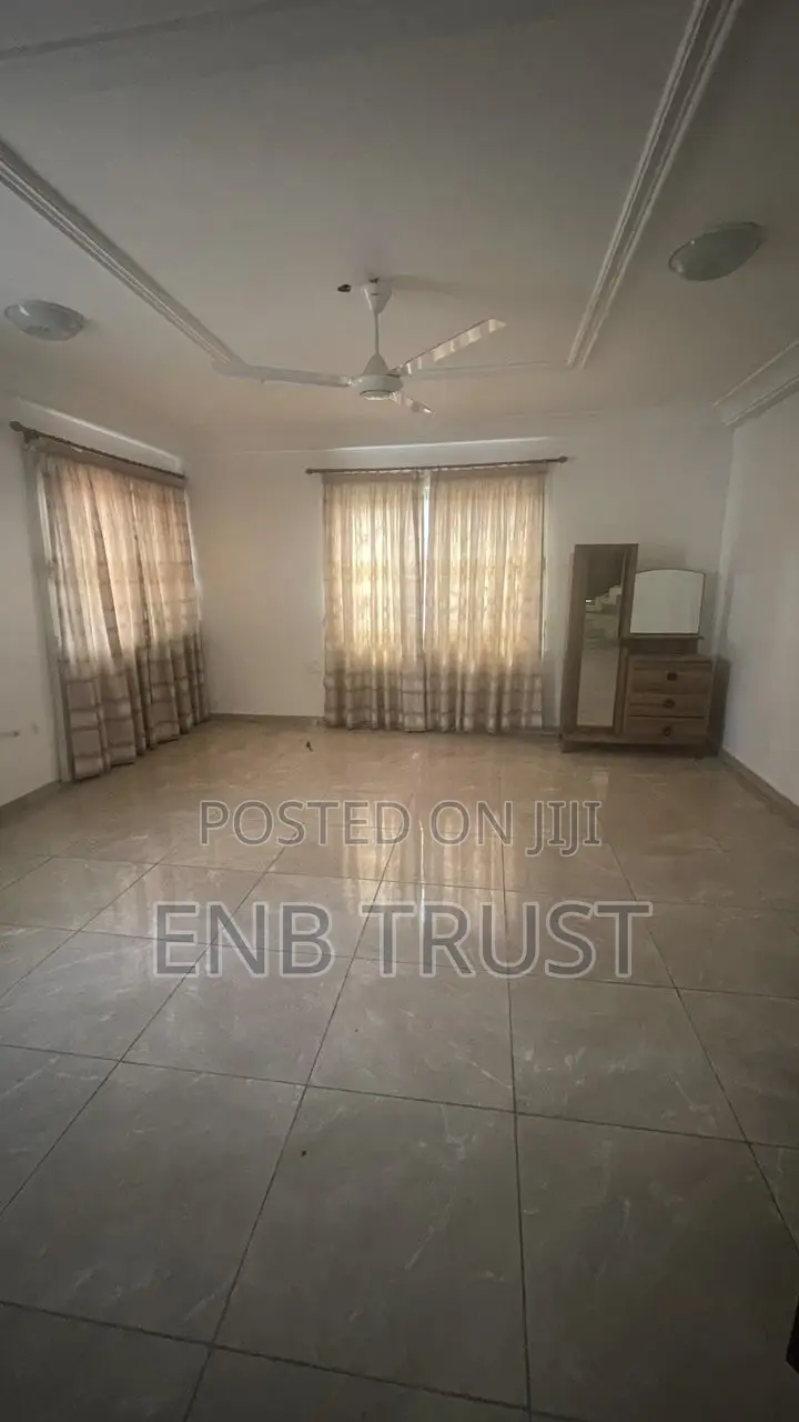 5bdrm Mansion in Amasaman Kasoa Road for sale