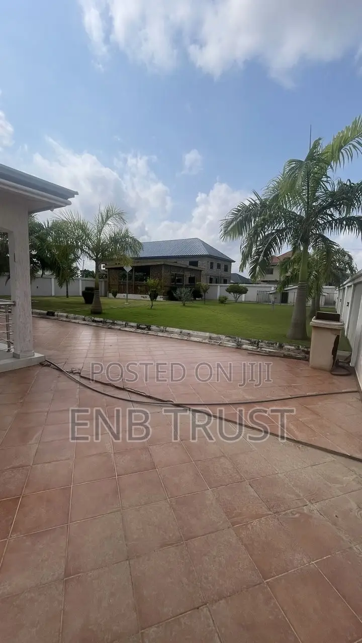 5bdrm Mansion in Amasaman Kasoa Road for sale