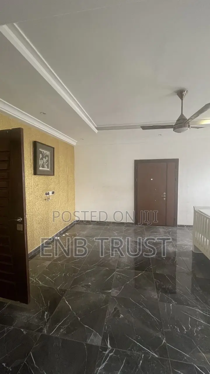 5bdrm Mansion in Amasaman Kasoa Road for sale