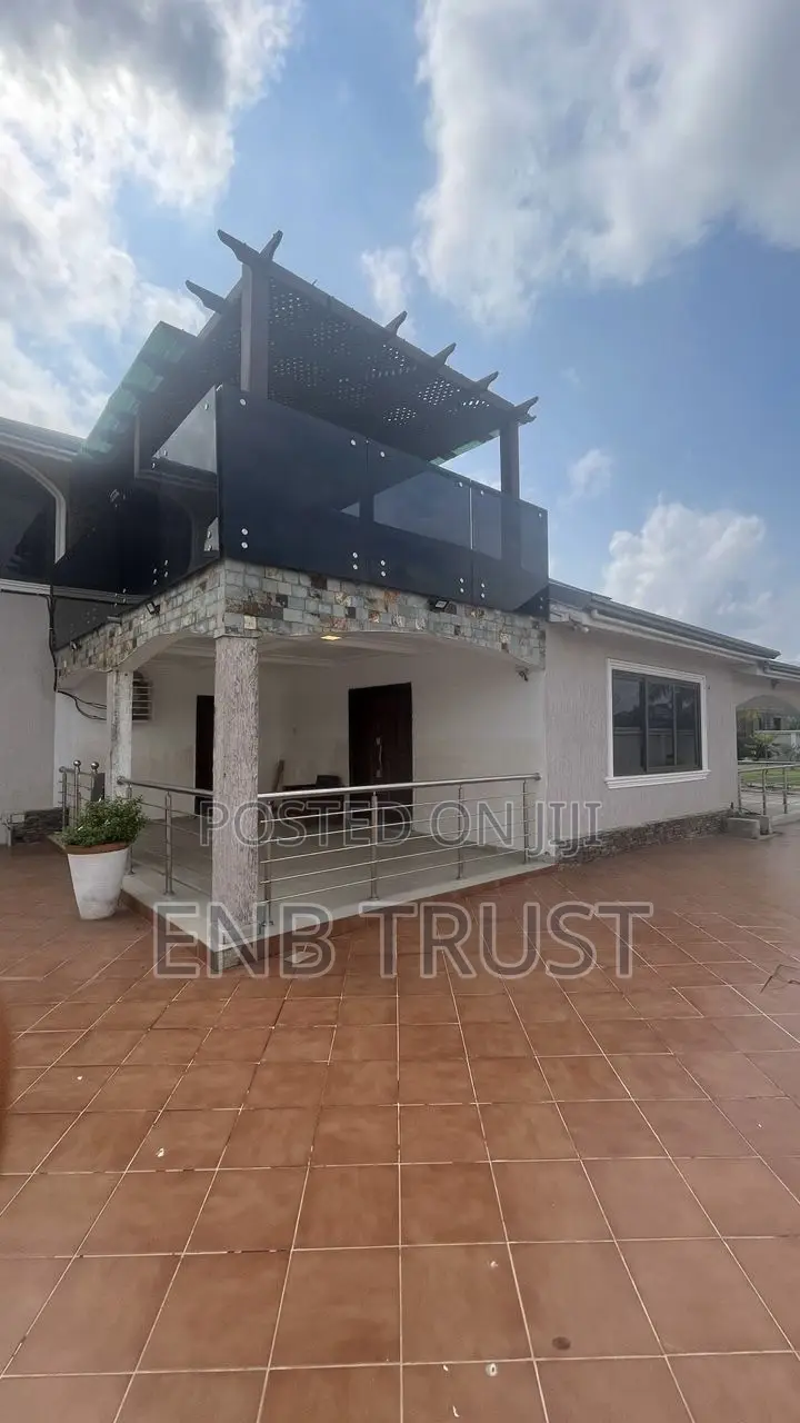 5bdrm Mansion in Amasaman Kasoa Road for sale