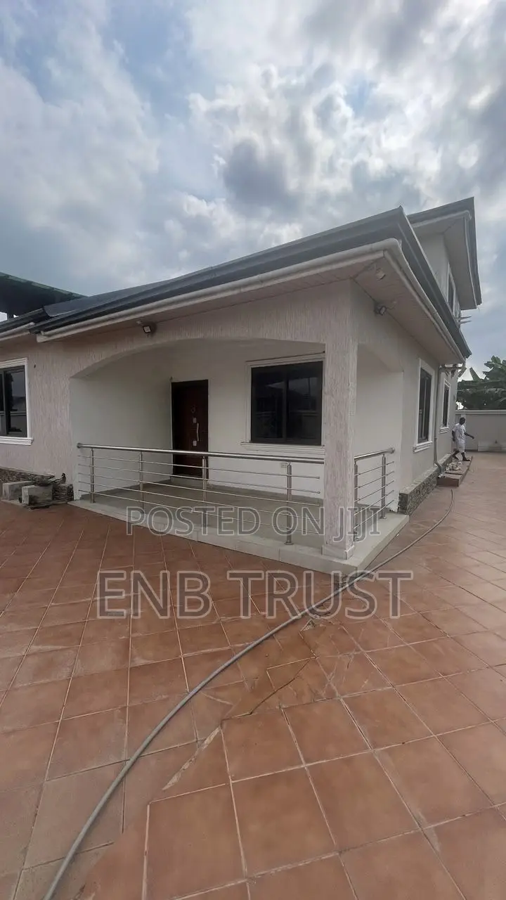 5bdrm Mansion in Amasaman Kasoa Road for sale