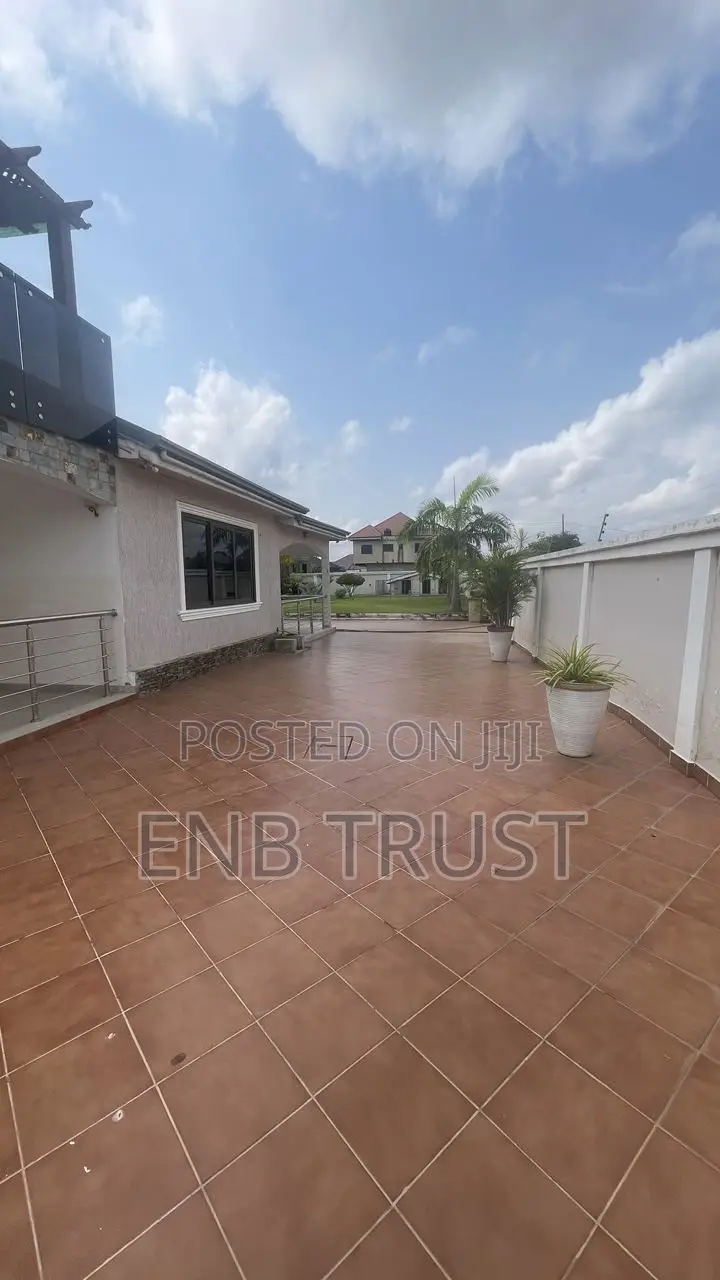 5bdrm Mansion in Amasaman Kasoa Road for sale