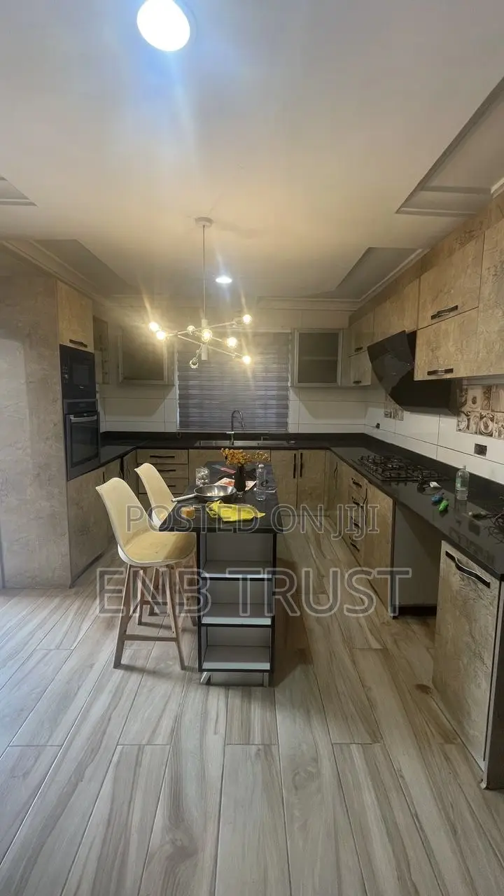 5bdrm Mansion in Amasaman Kasoa Road for sale
