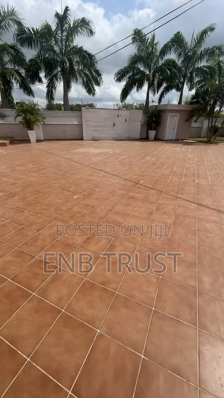 5bdrm Mansion in Amasaman Kasoa Road for sale