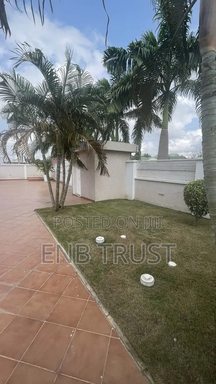 5bdrm Mansion in Amasaman Kasoa Road for sale