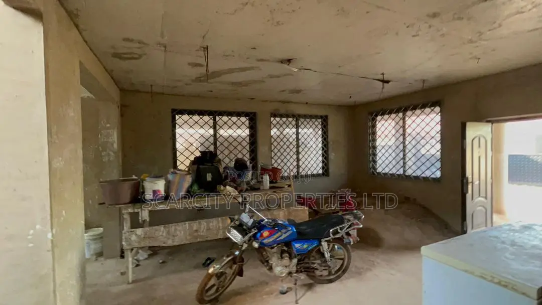 6bdrm House in Oyarifa for sale