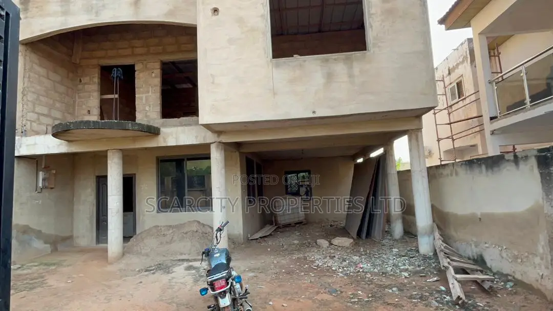 6bdrm House in Oyarifa for sale