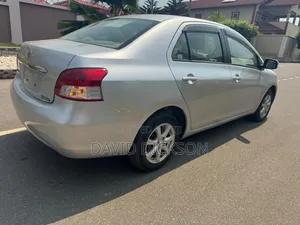Toyota Belta 2011 Silver