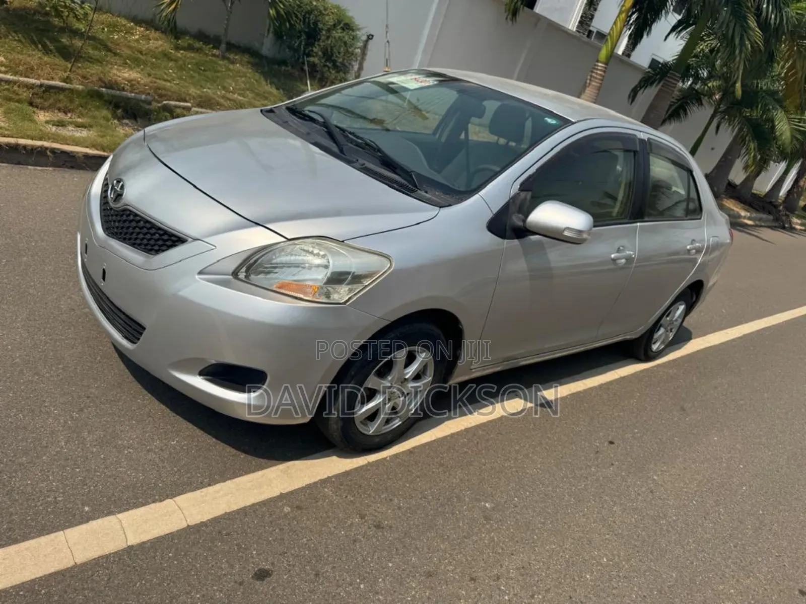 Toyota Belta 2011 Silver