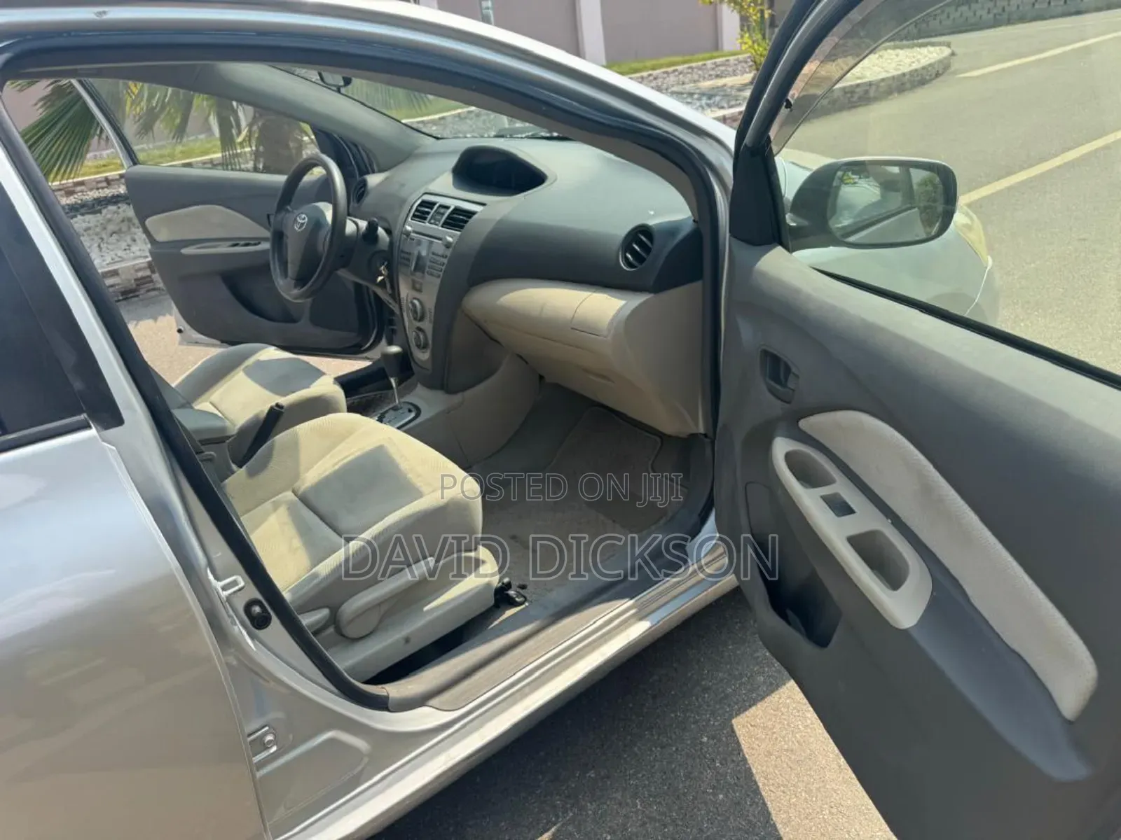 Toyota Belta 2011 Silver