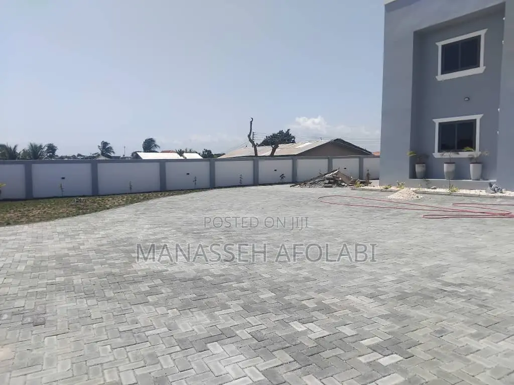 6bdrm House in Mellinium City, Kasoa for sale