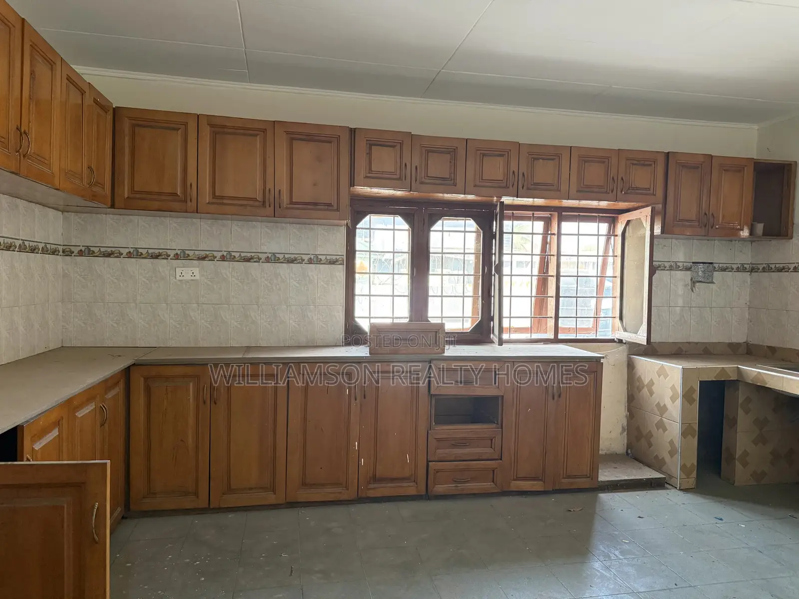 4bdrm House in Community 18 Area, Spintex for rent