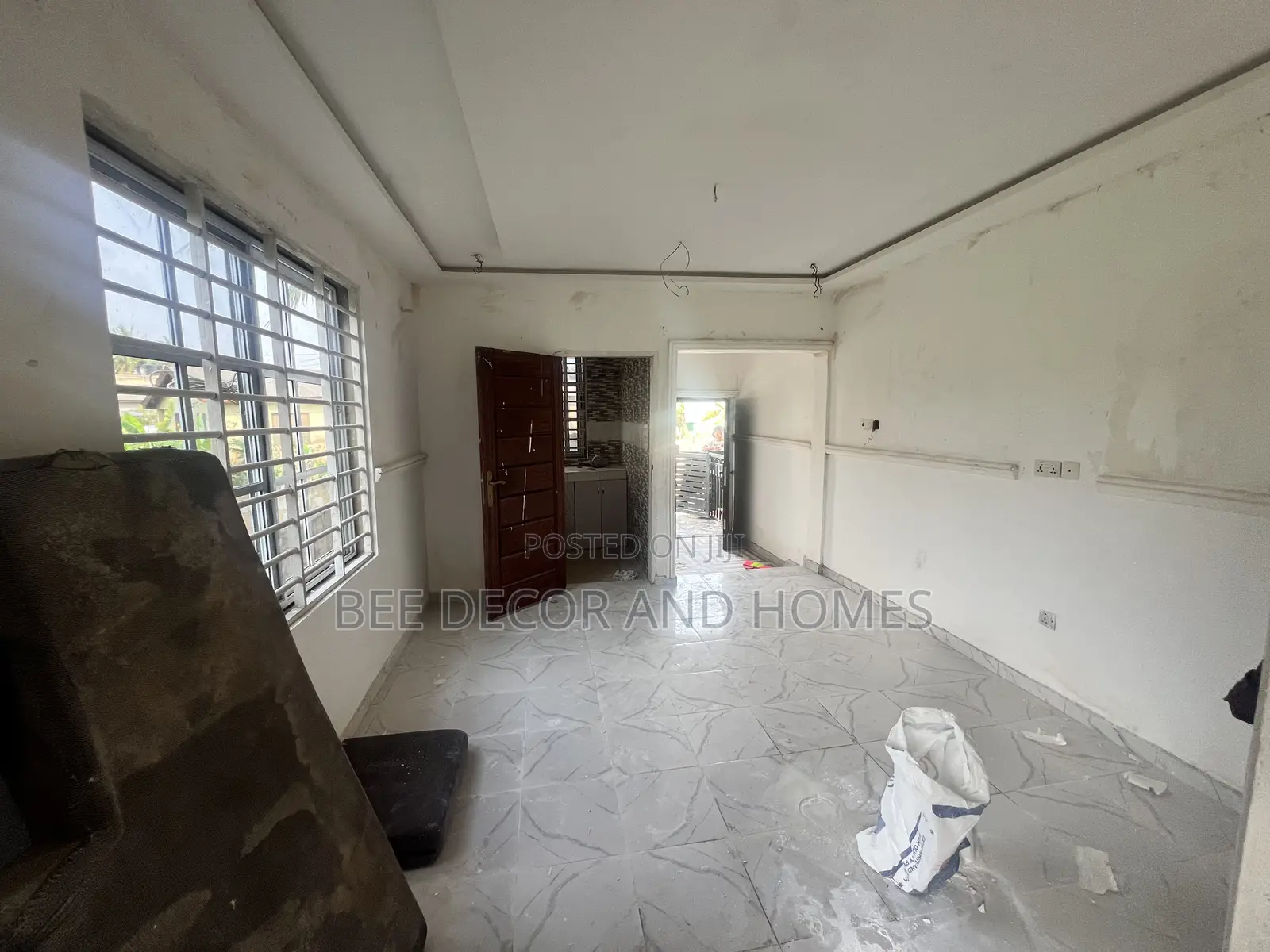 1bdrm Room & Parlour in Bee Decor & Homes, Old Ashomang for rent