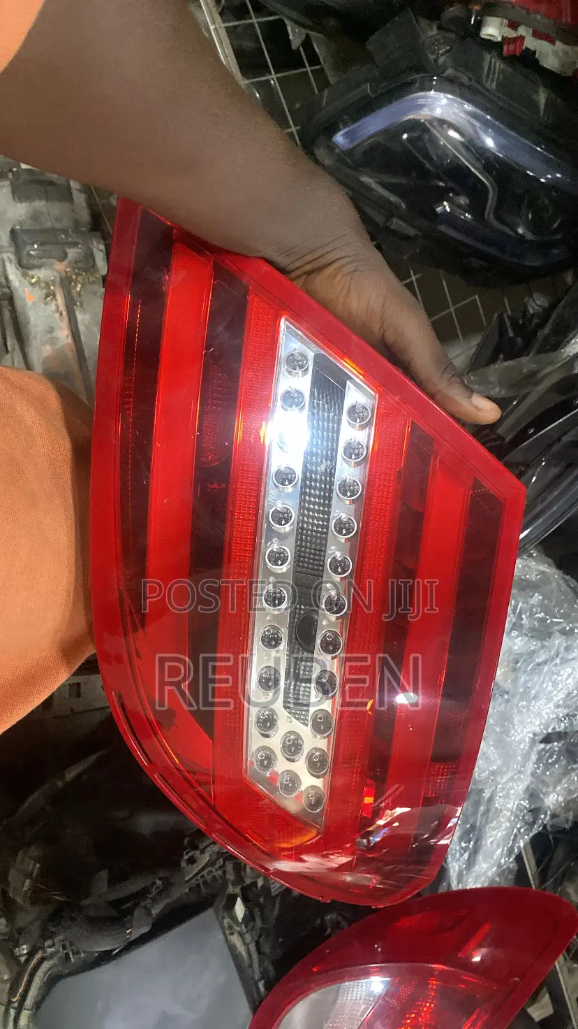 W204 Tail Light
