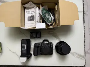 Canon Eos 5d Mark Iv With Prime Lens